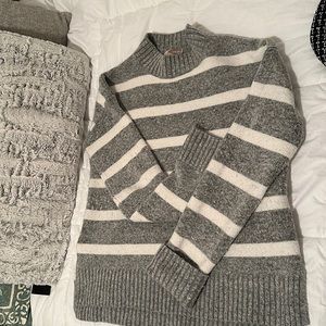 Soft & cozy forever21 sweater 🥰